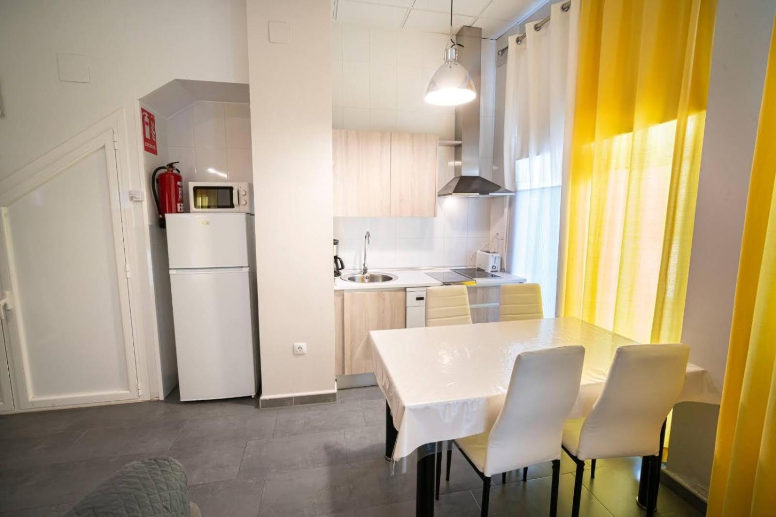 Apartamentos La Plazuela Баньос-де-Монтемайор Экстерьер фото